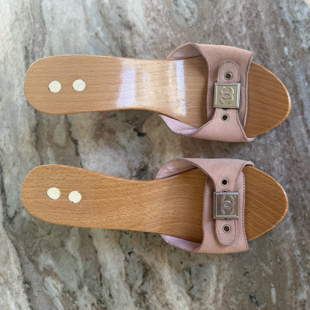 Chanel Cruise 2005 vintage mules pink suede with Chanel logo buckle wooden 6 - Picture 5 of 15